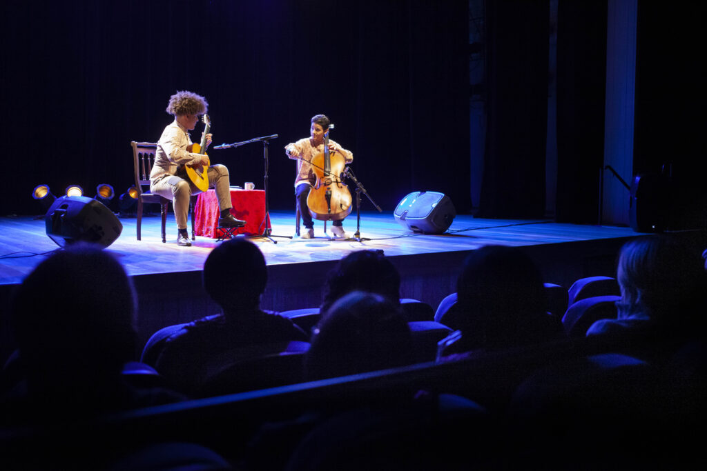 29.06.23: Espetáculo Casa de Villa do Porto Madero Duo no teatro do Centro Histórico-cultura Santa Casa em Porto Alegre. Foto Eduardo Seidl/Fototaxia