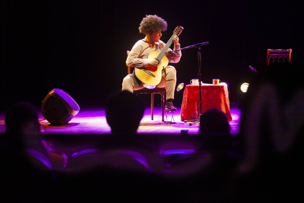 29.06.23: Espetáculo Casa de Villa do Porto Madero Duo no teatro do Centro Histórico-cultura Santa Casa em Porto Alegre. Foto Eduardo Seidl/Fototaxia