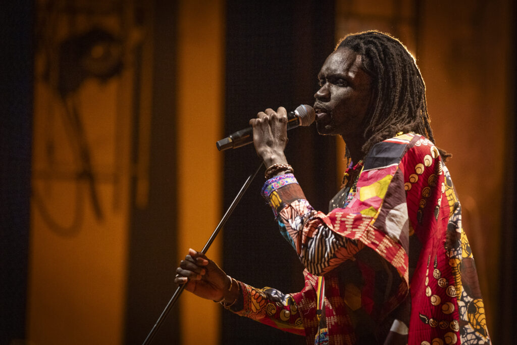 03.07.25: A potência sonora do grupo franco-senegalês Guiss Guiss Bou Bess, misturando tambores tradicionais e batidas eletrônicas no Projeto Sonoridades do Centro Histórico-cultural Santa Casa em Porto Alegre-RS. Foto Eduardo Seidl/Fototaxia